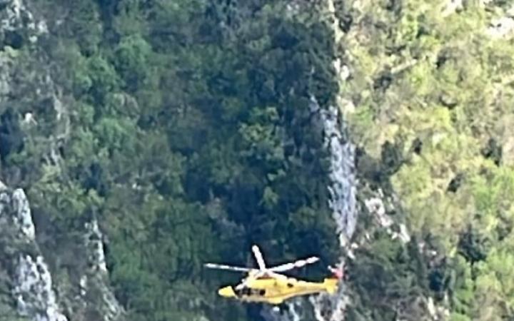 Turista inciampa su sentiero durante escursione, soccorsa in elicottero