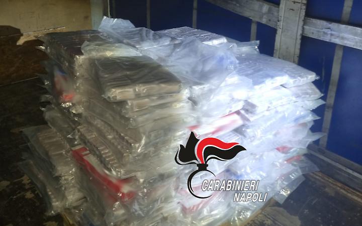Scoperta una tonnellata di droga, due arresti