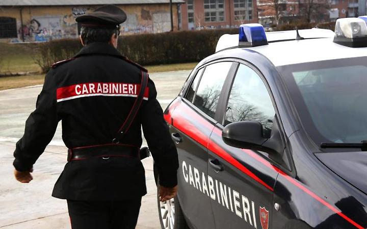 Morde al petto carabiniere durante un controllo, arrestato 50enne
