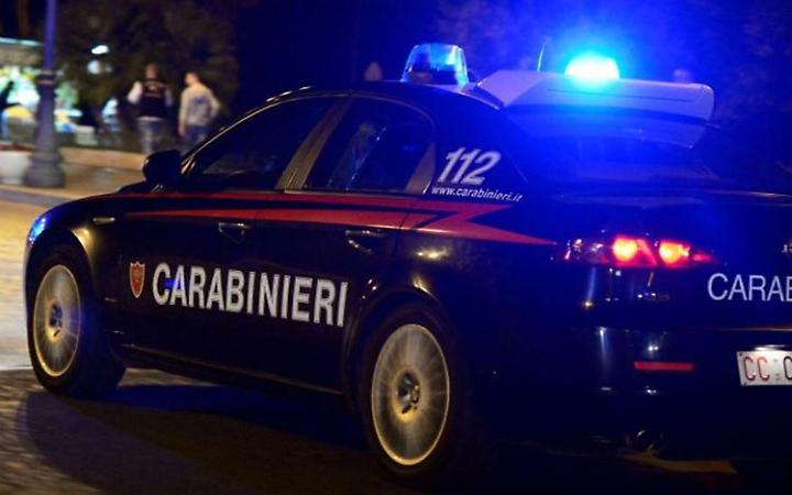 Spari a Napoli, colpi esplosi in un androne al centro storico