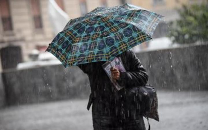 Meteo, arriva la svolta fredda: mite fino al weekend, ma poi tornano pioggia e neve