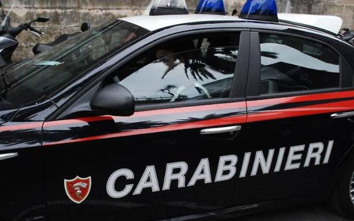 Minaccia di morte la moglie durante la festa per la prima comunione della figlia