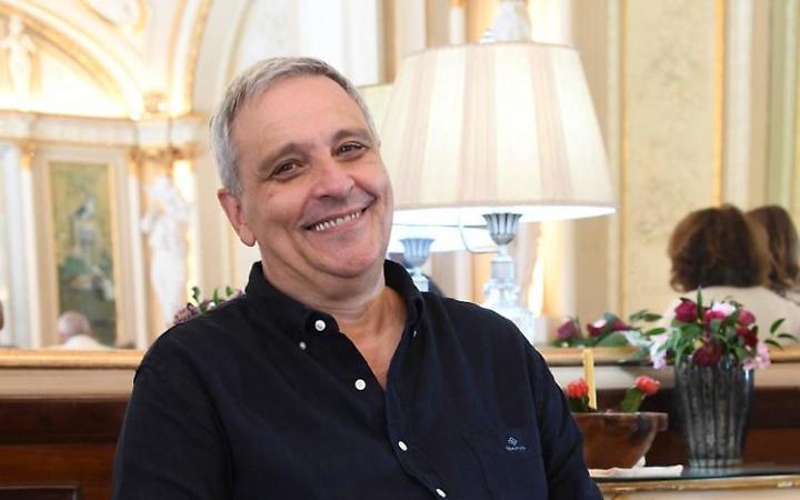 Maurizio de Giovanni e il «privilegio di essere scrittore a Napoli»