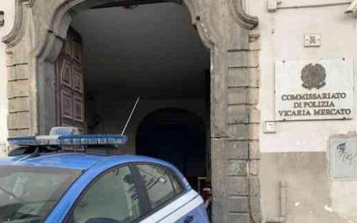 Spara per difendere collega accoltellato: poliziotto indagato per omicidio colposo 