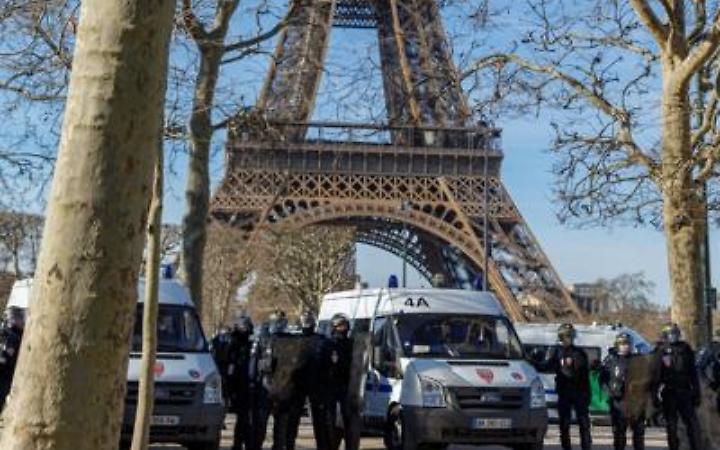Francia smarrita tra crisi e tramonto della grandeur