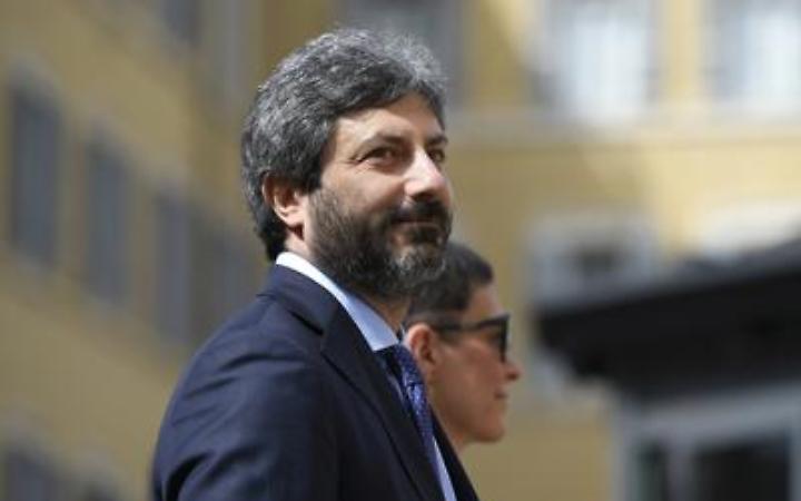 Regione Campania, illegittima legge che estende i distacchi ai dipendenti delle partecipate